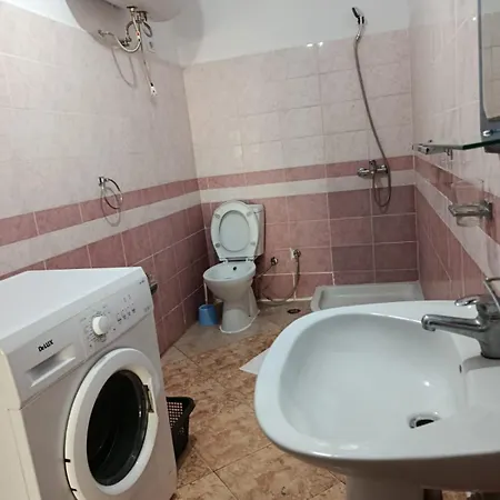 One Bedroom * טיראנה